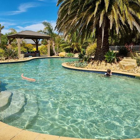Island Cove Villas Кауес Екстериор снимка